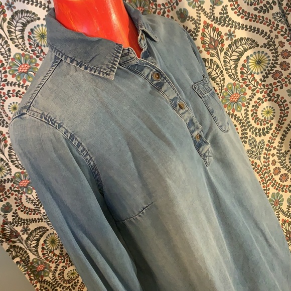 Comfortable Liz Lange Maternity Top - Picture 3 of 8